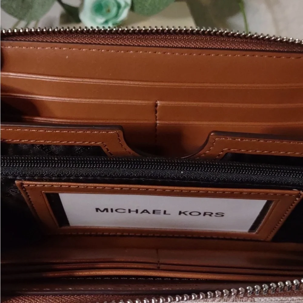 MICHAEL KORS ZIP AROUND WALLET NWT FABRIC EXTERIOR MK LOGO PRINT